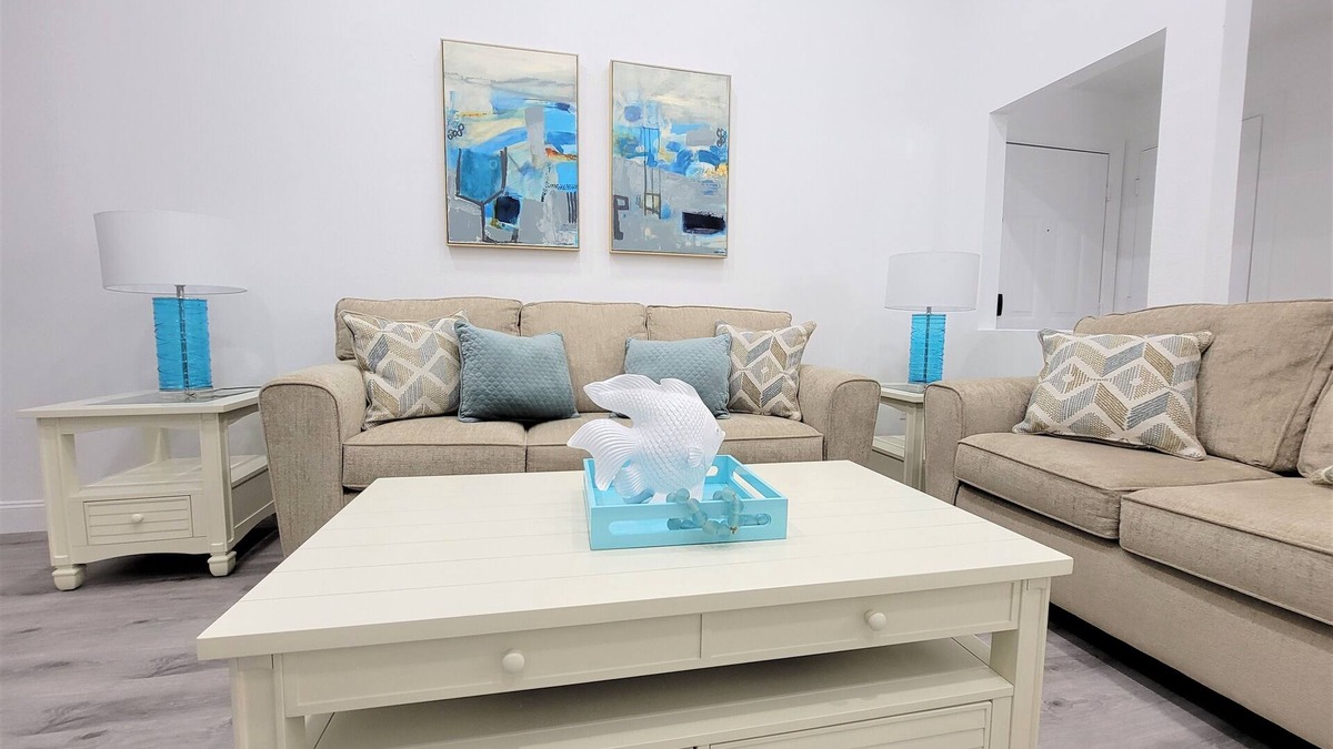 Clearwater Condo | ★ SCENIC POOLSIDE❤ tastefully decorated and minutes away from Clearwater Beach
