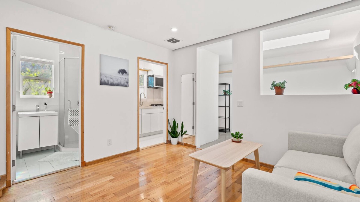 Atwater Village Apartment | Scenic Retreat With Deck Stunning Views in LA
