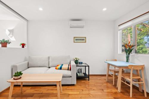 Atwater Village Apartment | Scenic Retreat with Deck & Stunning Views in LA