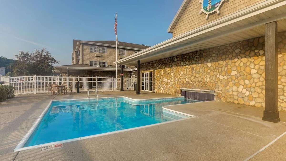 Peoria Hotel | Scenic Riverside Suites: Your Award-Winning Escape Awaits | 4 Units