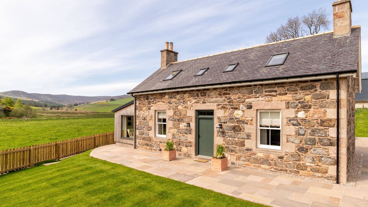 Alford Cottage | Scenic rural cottage in Aberdeenshire - Sleeps 6
