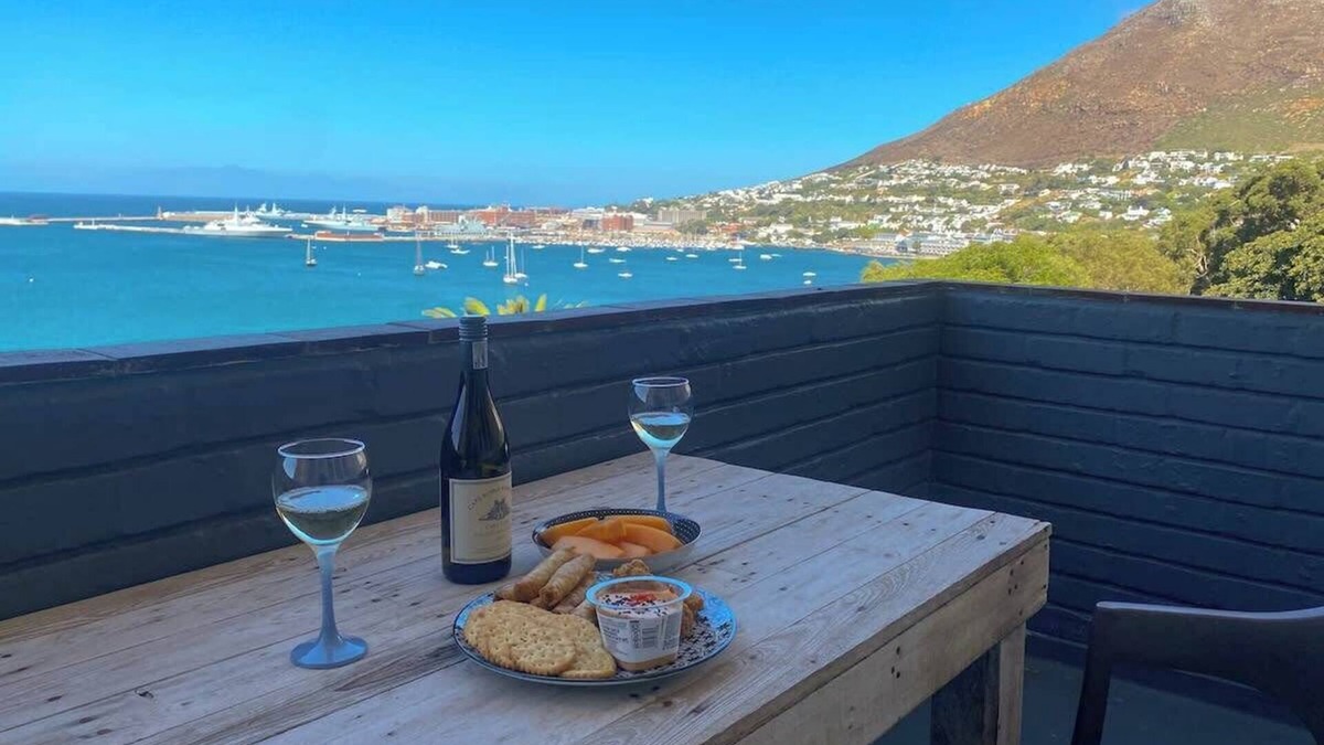 Redhill Apartment | Scenic Simon’s Town Stay | Steps to Beach & Cafés