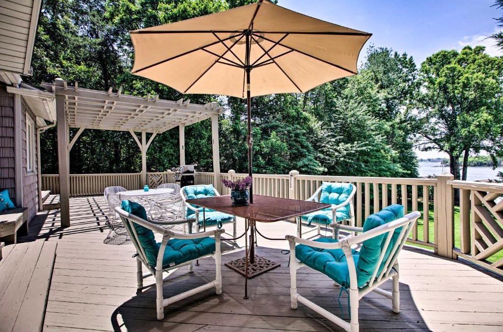 Huddleston House | Scenic Smith Mountain Lake Getaway with Deck and Dock!
