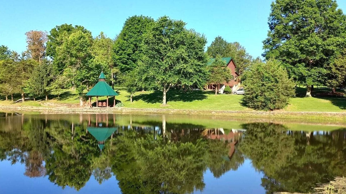 Paris Other | Scenic Stillwater Retreat in rural KY Horse Country, WiFi/AC, Fishing/Canoeing
