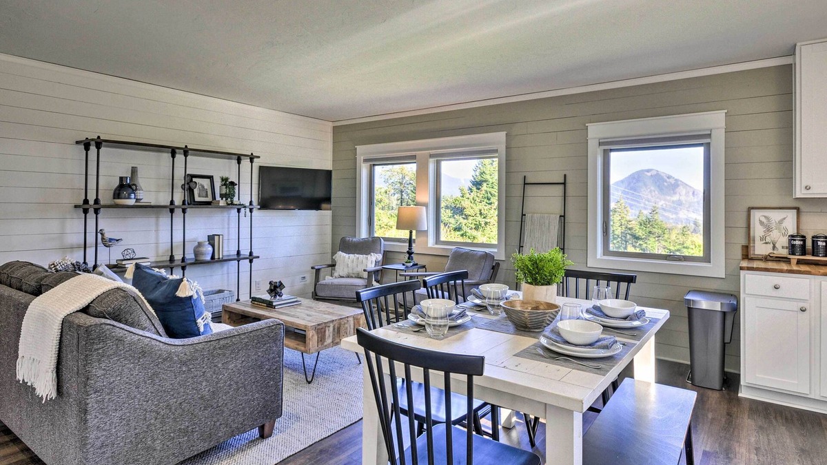 Carson Apartment | Scenic Studio w/Loft & View of the Columbia River
