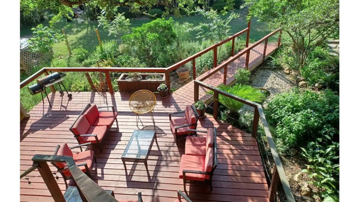 Manchaca Apartment | Scenic Treehouse Apartment