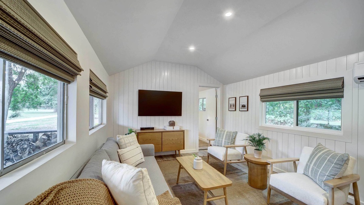 Tulsa Cabin | Scenic Tulsa Getaway w/Deck + Fire Pit
