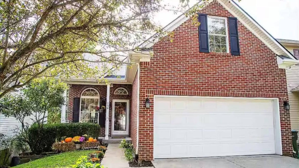 Masterson Station House | Scenic View by the Pond in Lexington