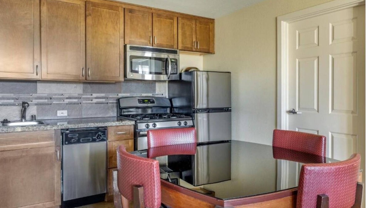 South Lake Tahoe Hotel | Scenic Views and Modern Comforts! Swimming Pool, Full Kitchen!