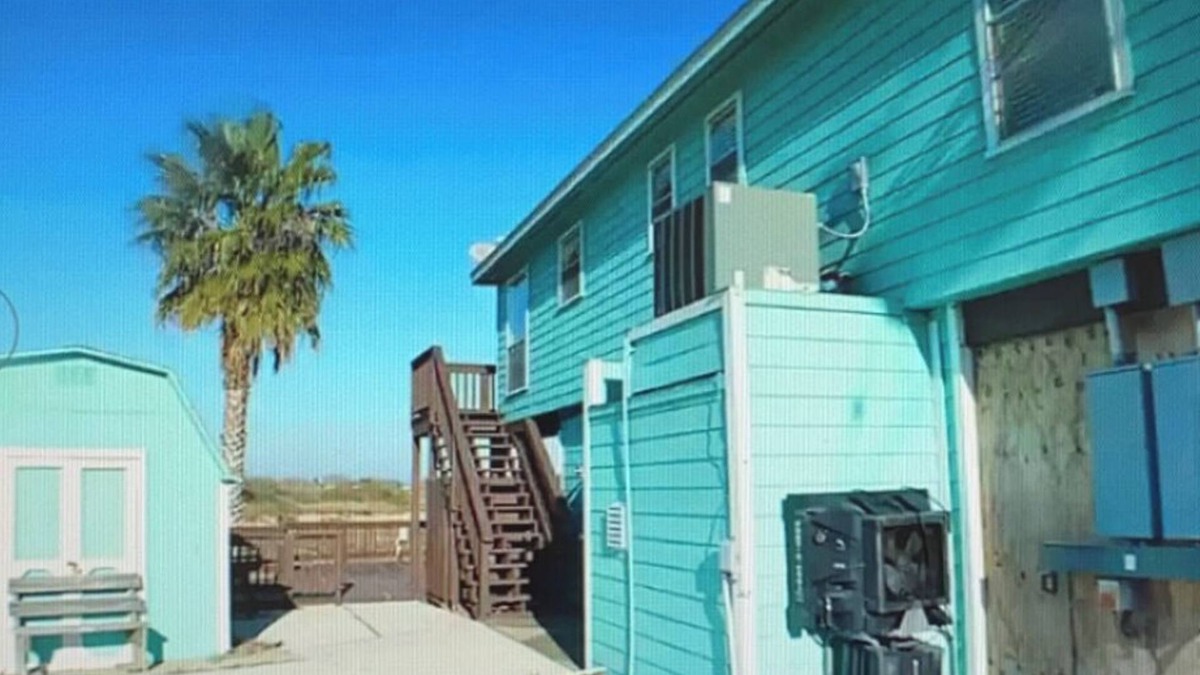 Port Alto House | Scenic views and lots of room for big families!