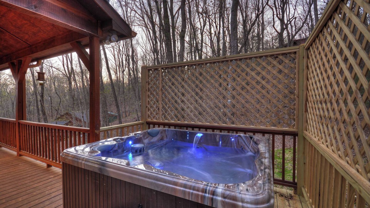 Morganton Cabin | Scenic Views, Hot Tub Soaks, Firepit Roasts, Cookouts & Nearby Adventures - Cardinal's Crossing