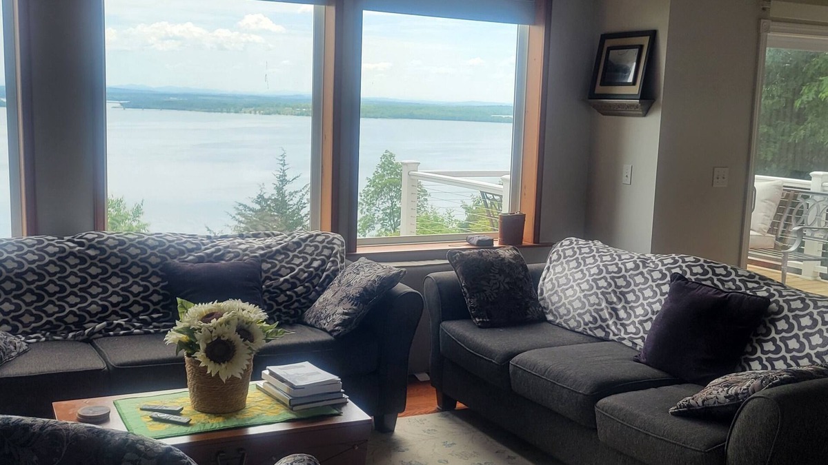 Port Henry House | Scenic views of Lake Champlain and Vermont's Green Mountains