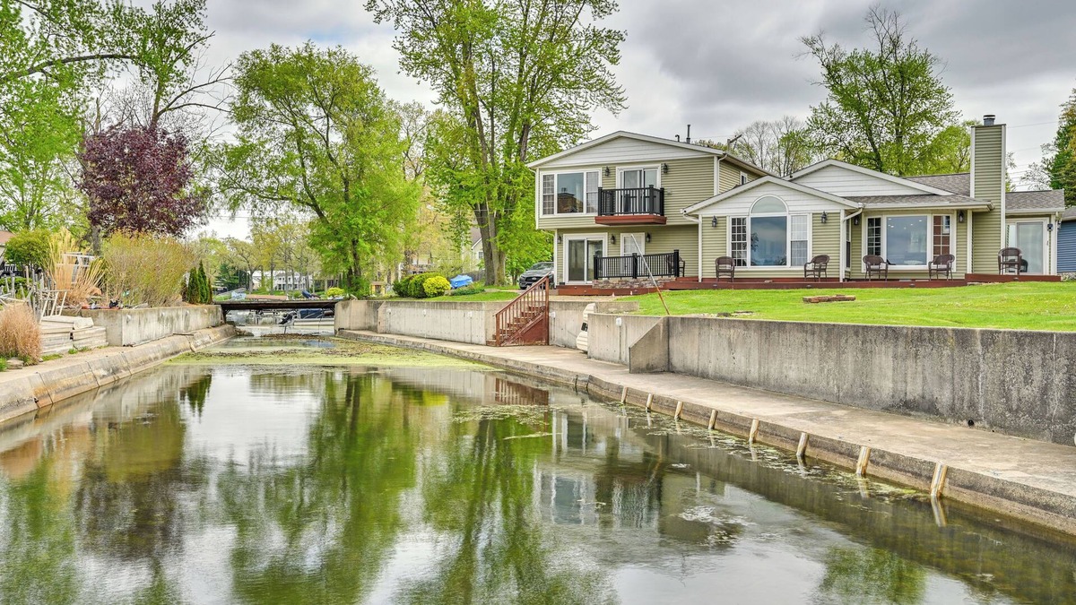 North Webster House | Scenic Views: Spacious Webster Lake House!