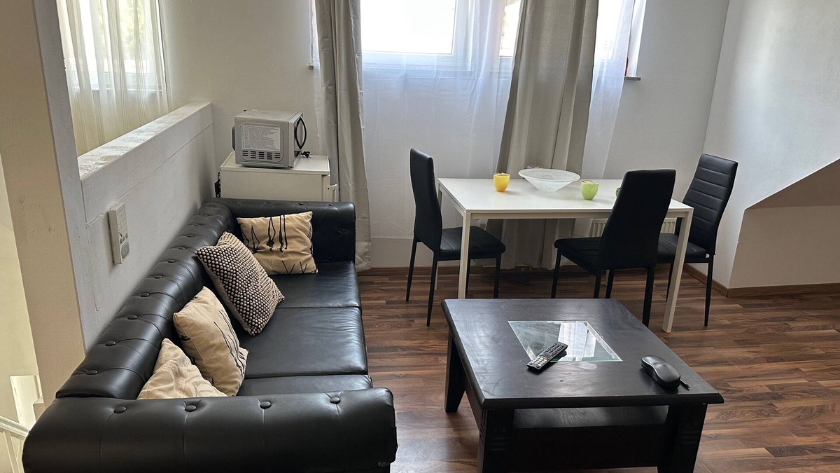 Gladbach Apartment | Schöne DG Wohnung in MG Zentrum