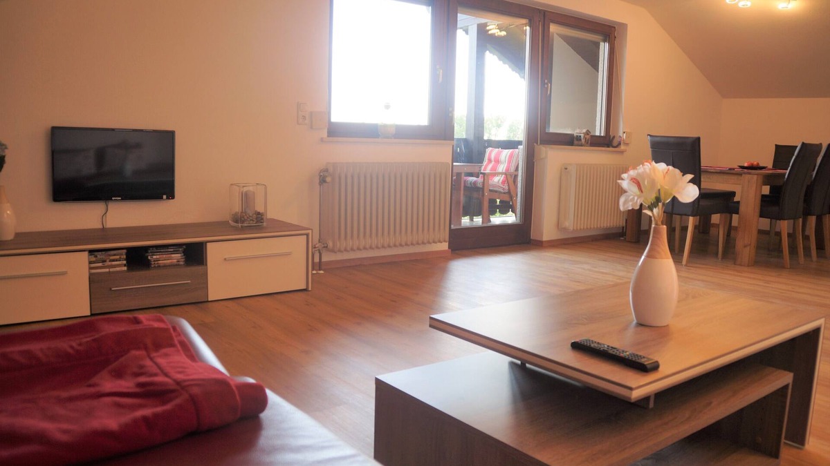 Stubenberg Apartment | Schöne Dreizimmerwohnung mit Balkon und Alpenblick