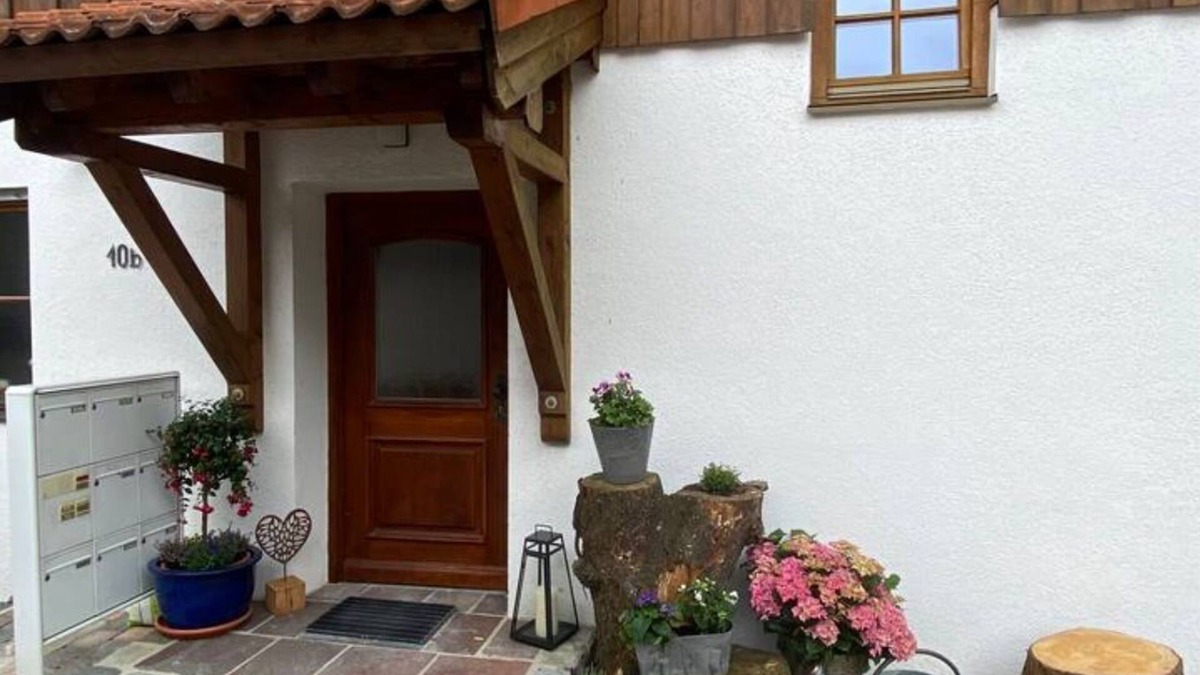 Holzkirchen Apartment | Schöne Ferienwohnung Juliane im Dachgeschoss