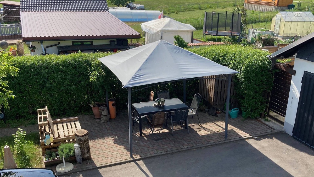 Sachsenbrunn Apartment | Schöne Ferienwohnung mit Balkon und Waldblick