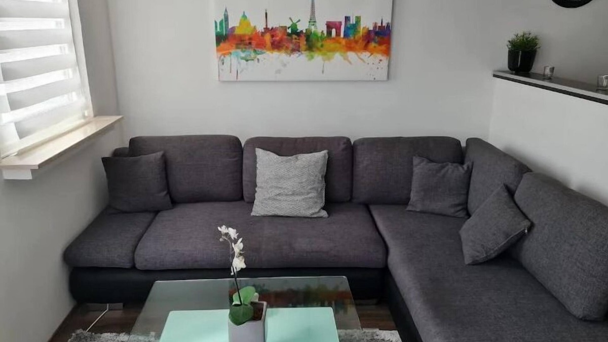 Kaarst Apartment | Schöne Ruhige 2 Zimmerwohnung mit Balkon in Kaarst Zentrum