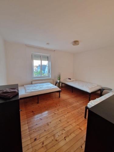 Winnenden Apartment | Schöne Wohnung mit 6 Einzelbetten, geeignet für Monteure