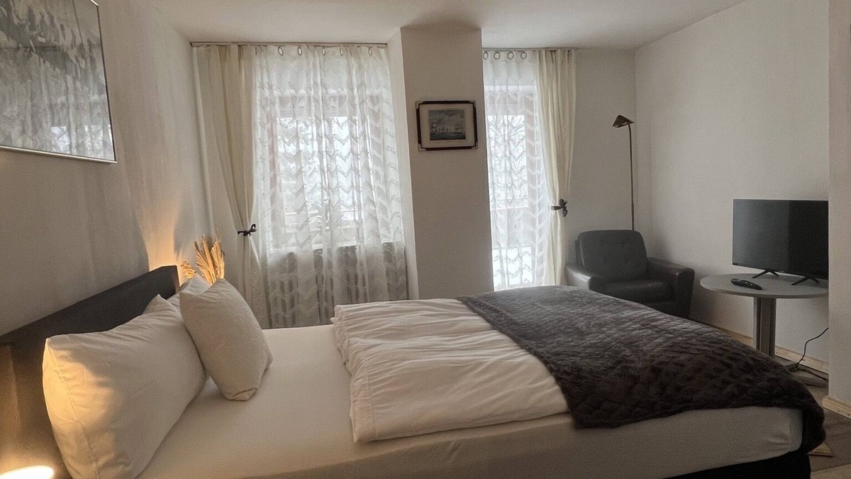 Steinsfeld Apartment | Schönes Doppelzimmer mit Terrasse