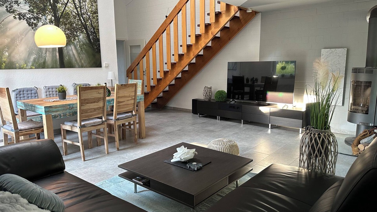 Lichtenberg House | Schönes Ferienhaus 400m vom See, Sauna, Kamin, Klima, Garten bei Bad Steben