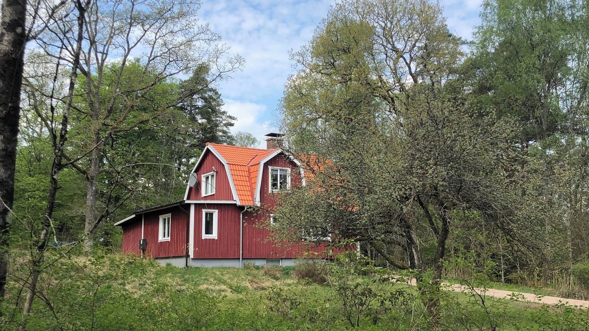 Knared House | Schönes Ferienhaus Resthof Idylle im Wald auf Großem Grundstück