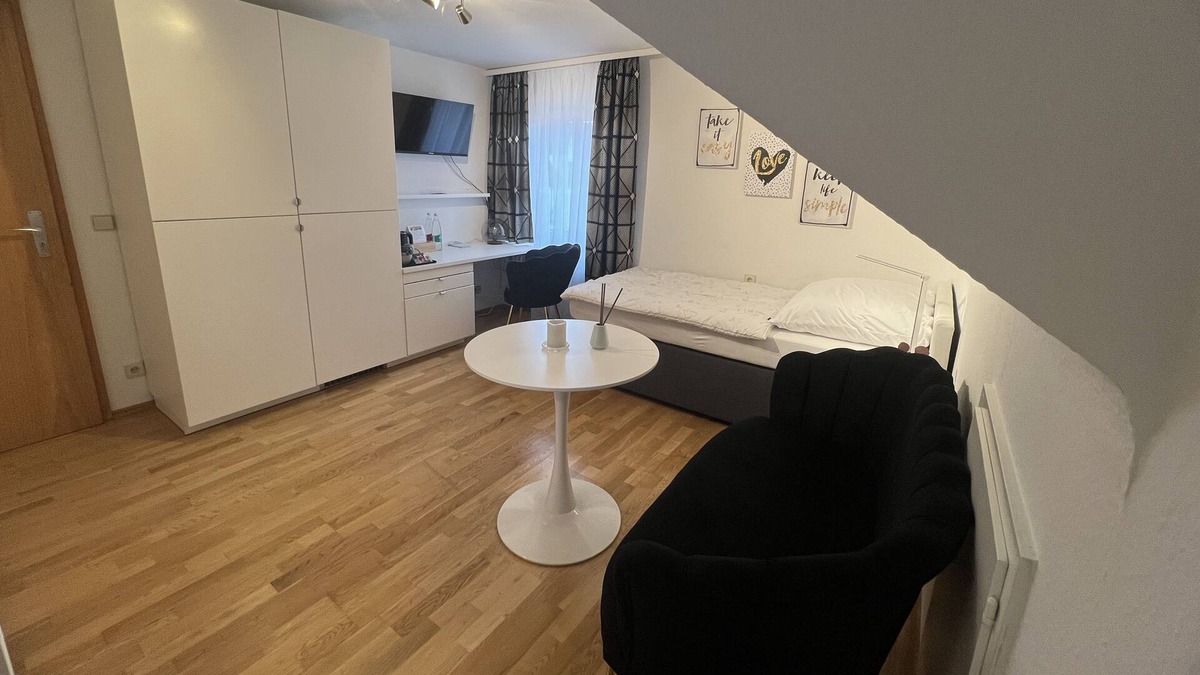 Ulm Apartment | Schönes Zimmer mit integriertem Bad - ideal für Geschäftsreisen