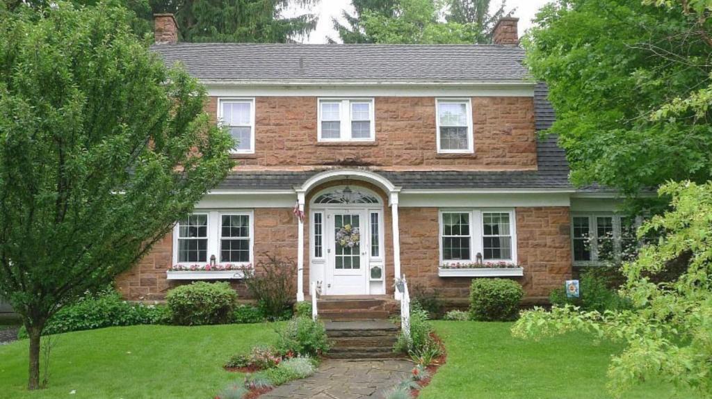 Potsdam Villa | Scheller House Downtown- 2600 square foot- 4 bedroom -1920 Historic