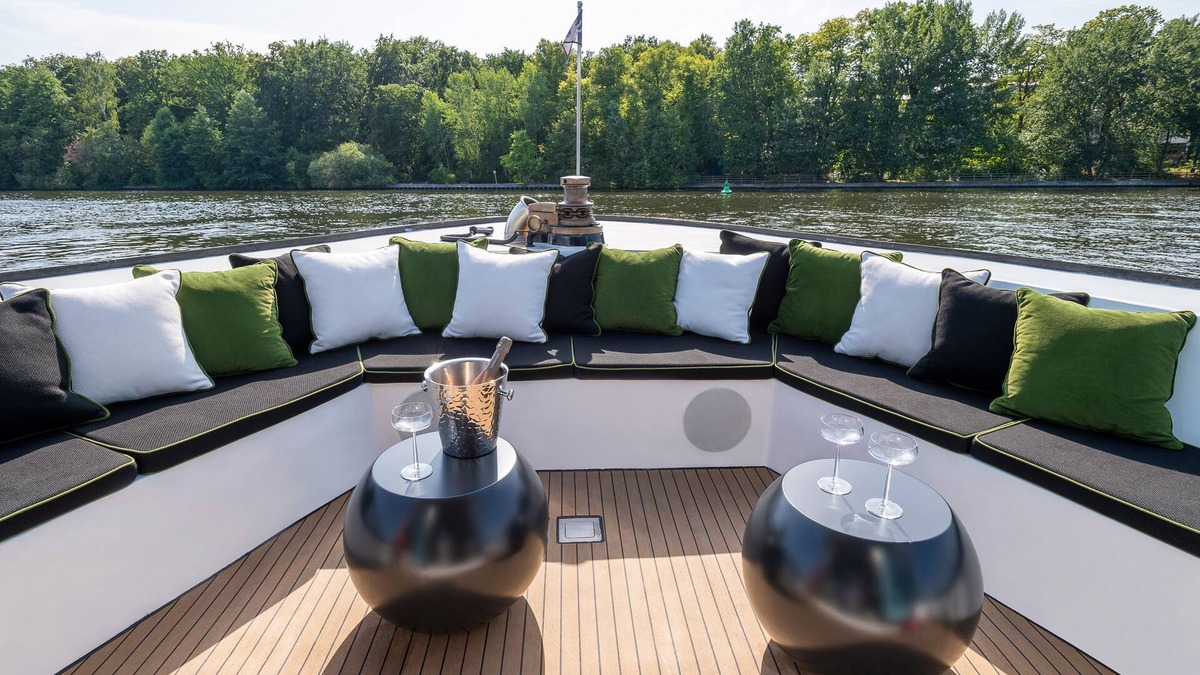 Rummelsburg Boat Rental | Schiff Grace