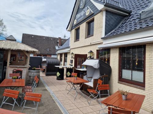 Buttel Other | Schlaffass auf Stellplatz am Elbkrug 2 0