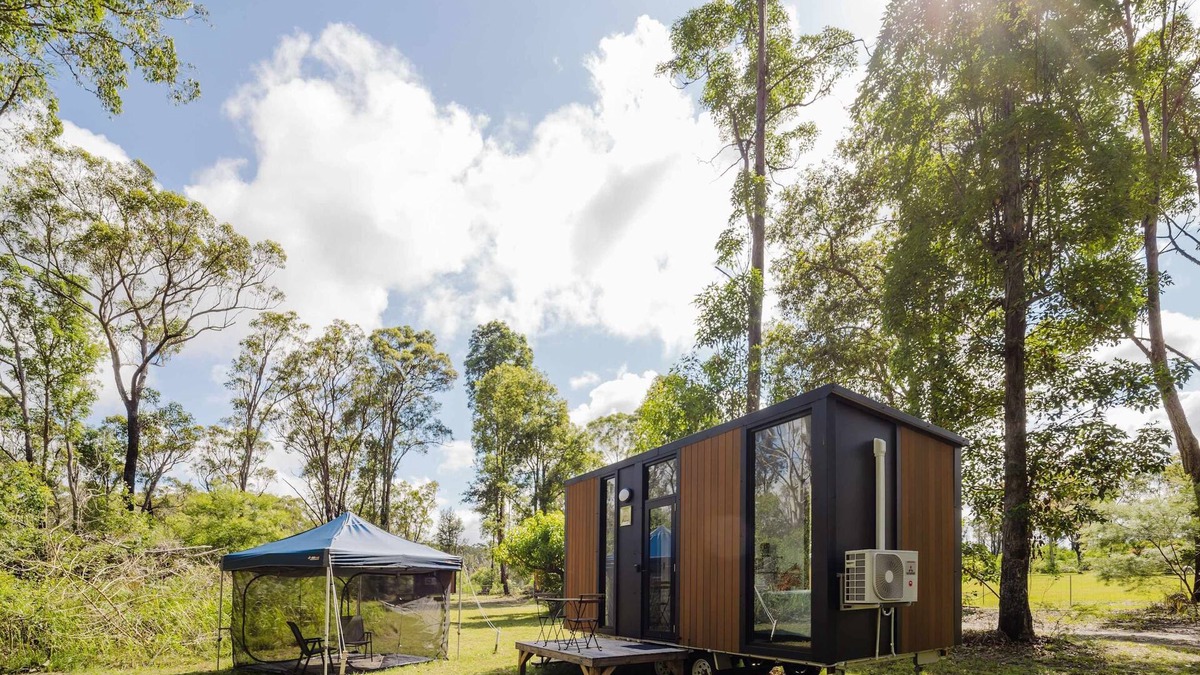 Ashby Heights House | Schlaraffenland 1 by Tiny Away