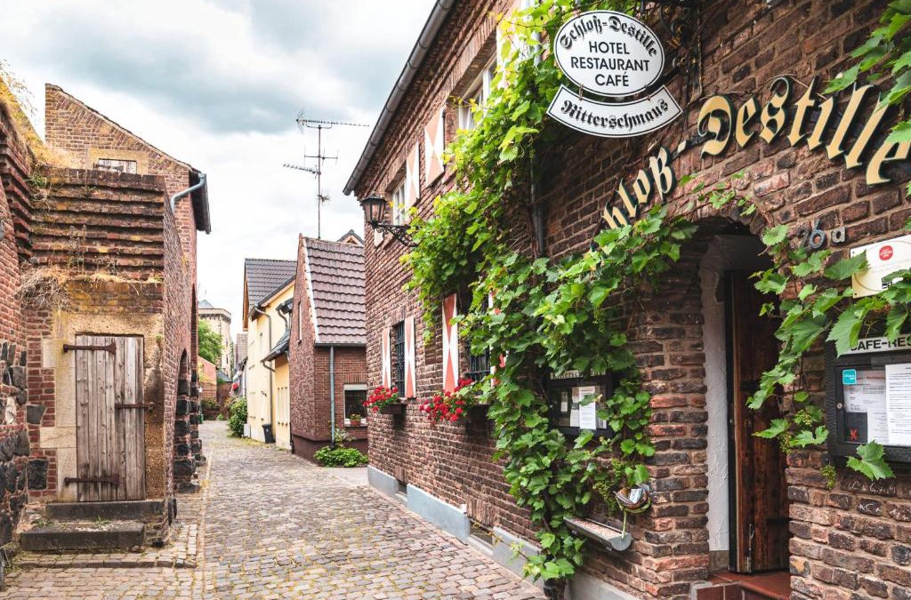 Feste Zons Hotel | Schloß Destille