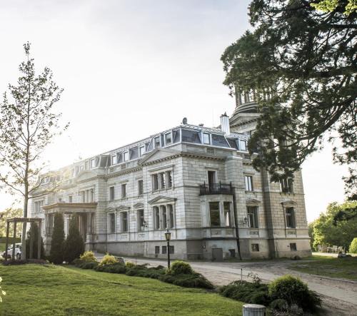 Kaarz Hotel | Schloss Kaarz mit Park