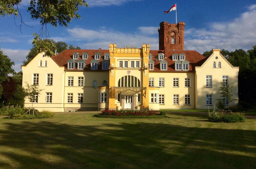 Lelkendorf Apartment | Schloss Lelkendorf - Fewo Parkblick