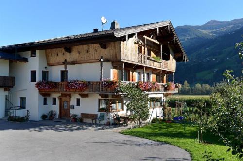 Kapfing Apartment | "Schmeisshof "Ferienwohnungen Taxacher Johann und Renate