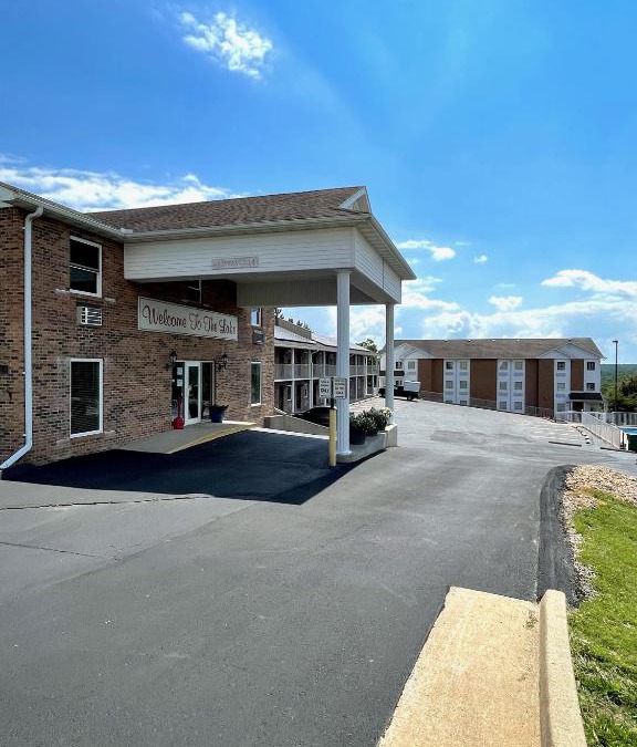 Osage Beach Hotel | Schmidt's Creek Hotel