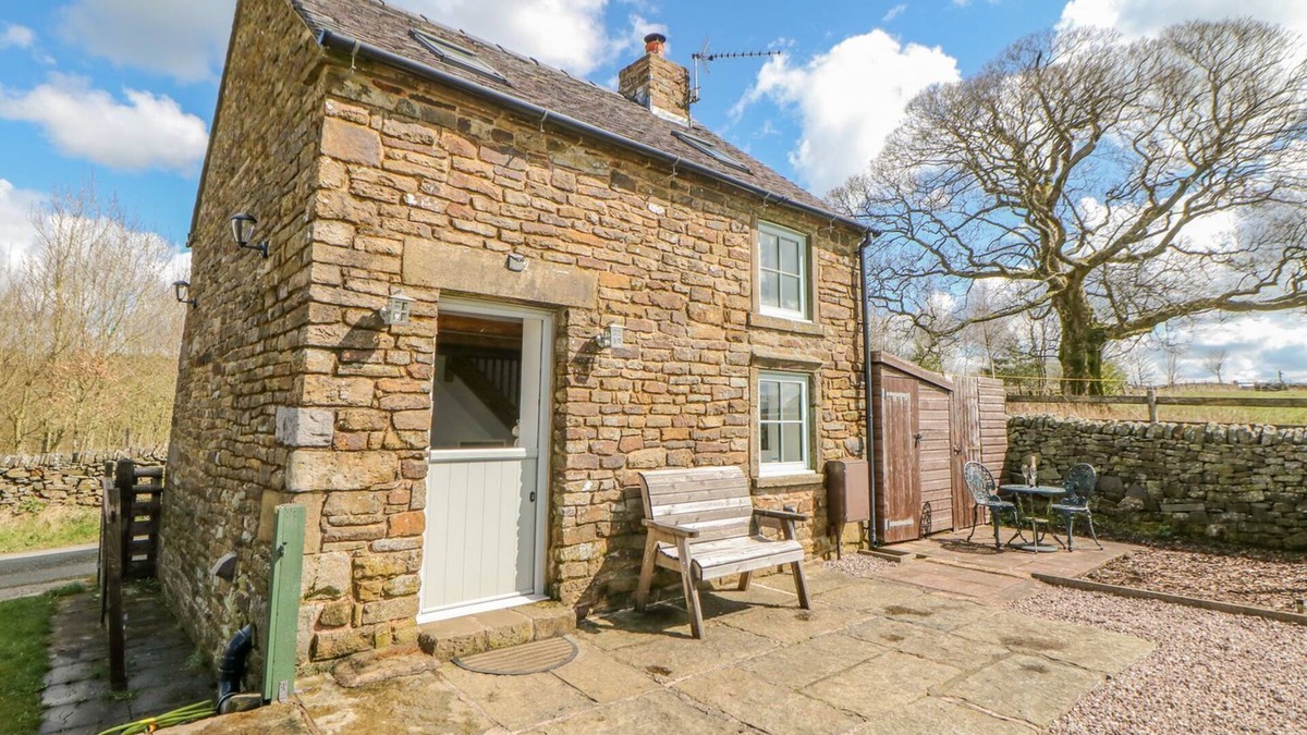 Longnor Cottage | SCHOOL HOUSE COTTAGE, pet friendly, with open fire in Longnor