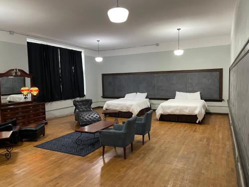 Canton Apartment | School of Fame