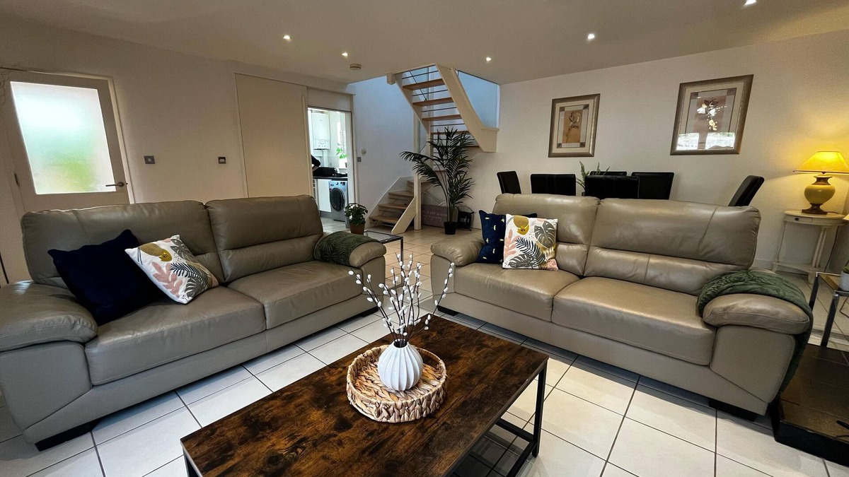 Coalbrookdale House | School Path Ironbridge Home with Rear Terrace
