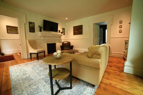 Altmar House | Schoolhouse Suite