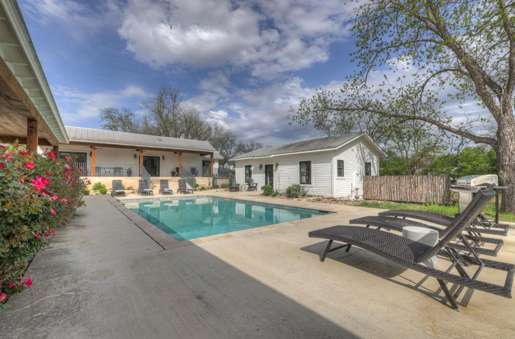 Fredericksburg House | Schubert Inn Suite A with Pool-Grill - 2Blks to Main