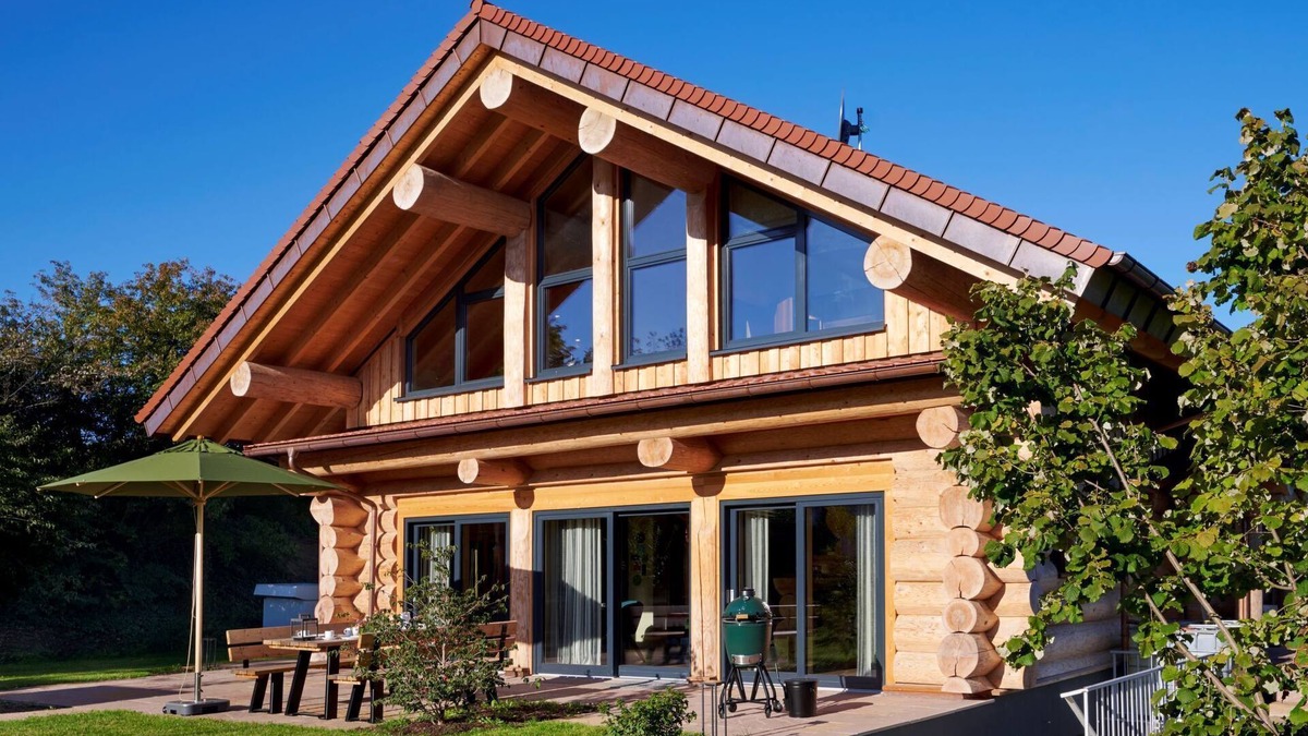 Heitersheim House | Schwarzwaldchalet de luxe mit Sauna by Interhome