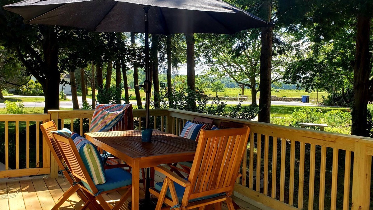 Greenbush House | Scituate, MA: Experience Coastal Charm in a 3-Bedroom Family-Friendly Home.nn