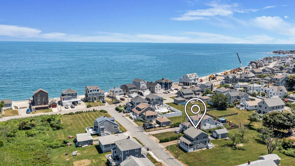 Scituate House | Scituate Seaside Escape – Sleeps 8, Walk to Beach