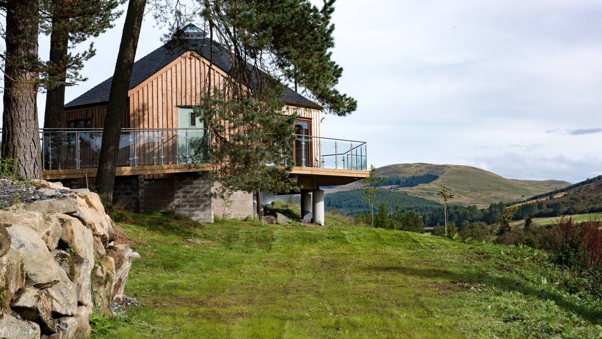 Blairgowrie Cabin | Scots Pine Treehouse @ Dalnoid - secluded, sleeps 2, hot-tub, mountain views
