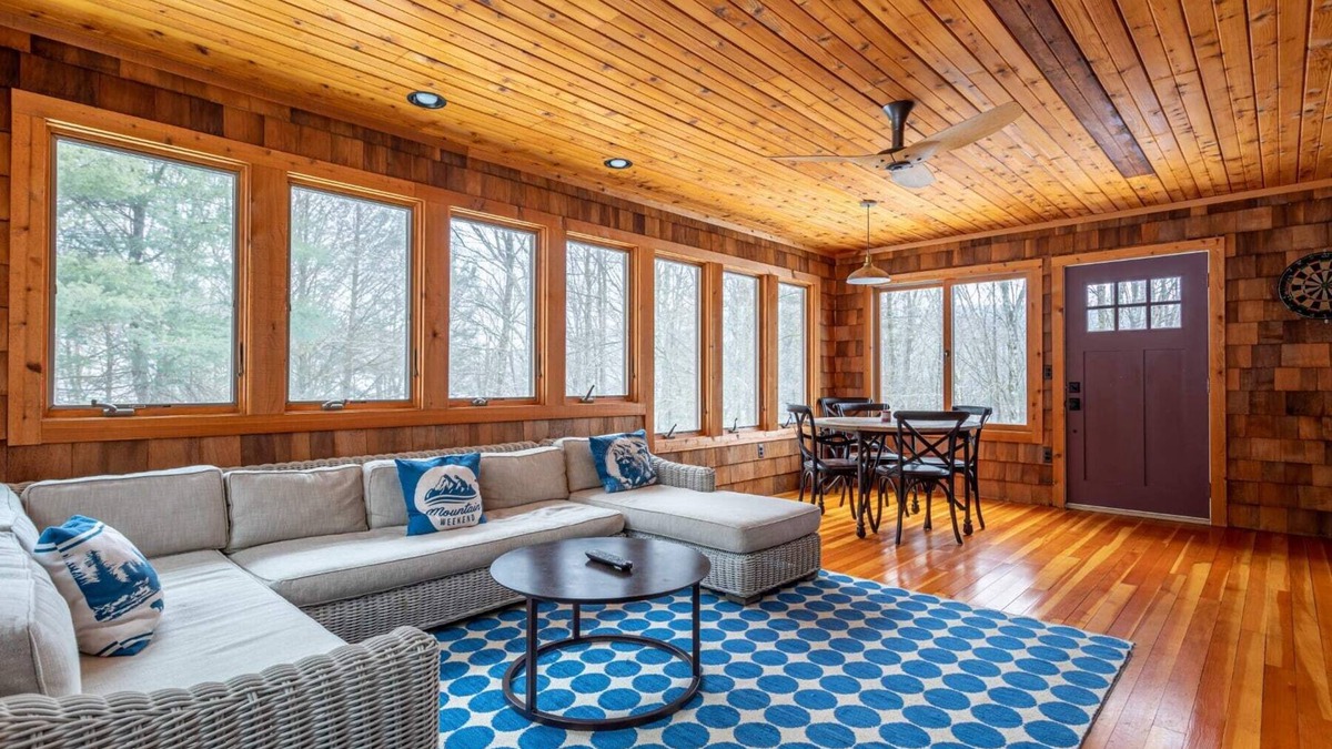 Neversink Cabin | Scott Brook Cabin - Romance in The Catskills