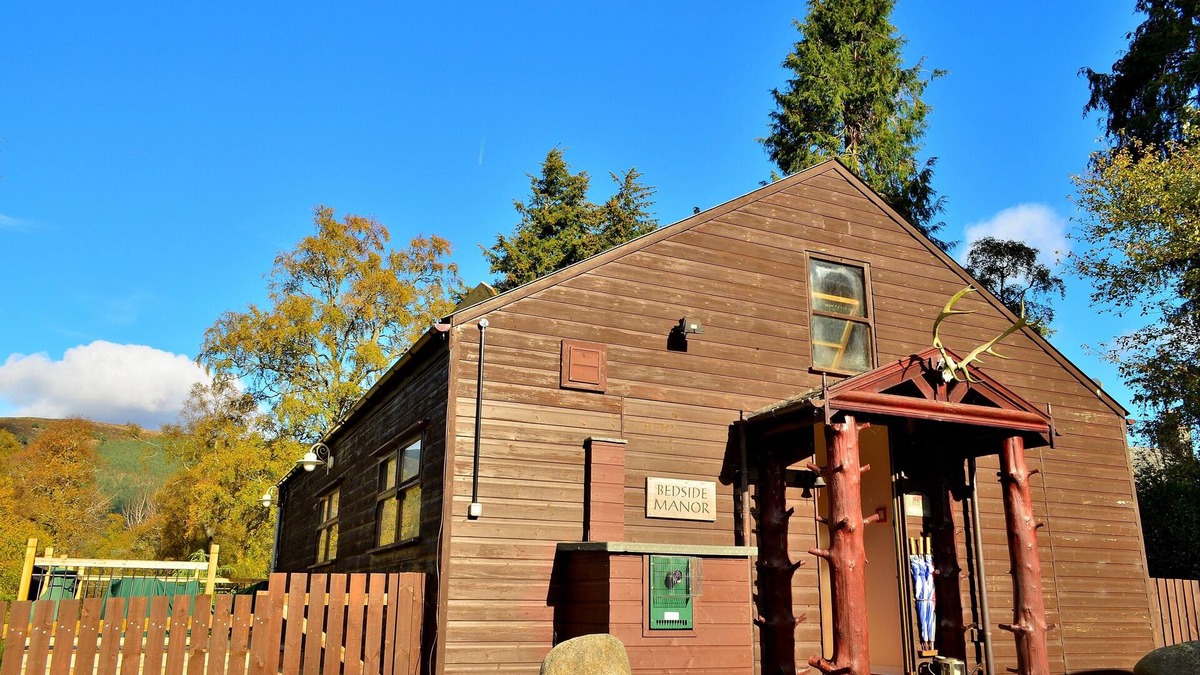 Braemar Cabin | Scottish cabin-style cottage with large garden in Braemar village