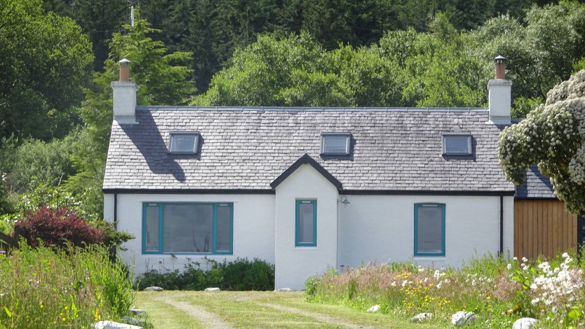 Tarbert Cottage | Scottish coastal cottage with outstanding uninterrupted panoramic sea views
