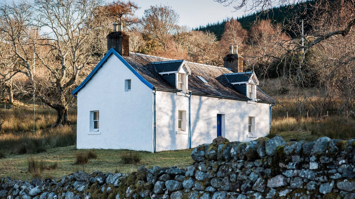 Salen Cottage | Scottish Highland Holiday Cottage in idyllic loch-side setting