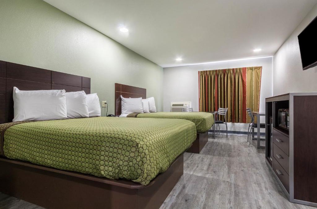 Tomball Hotel | Scottish Inn and Suites Tomball